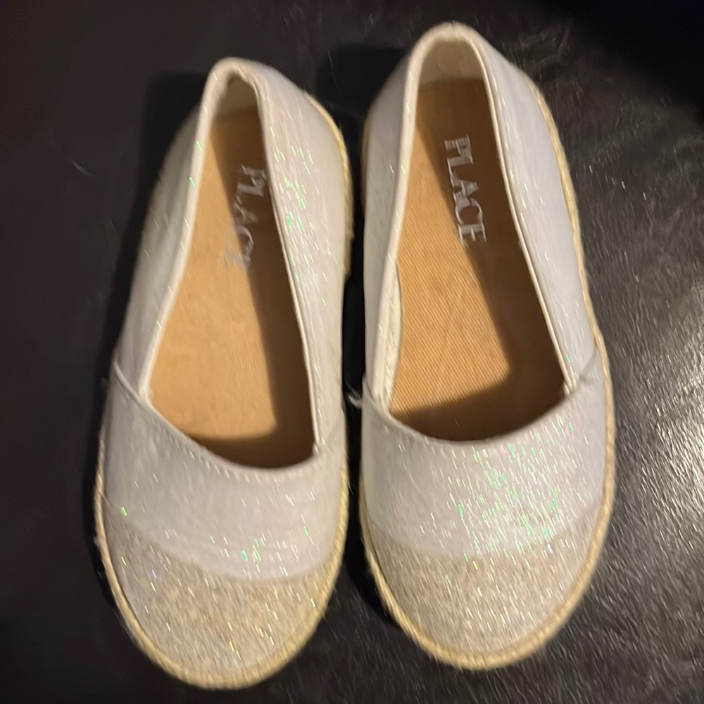 Children’s place size 8 toddler barely worn.